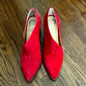Vince Camuto like new run heeled shoes with angled cutout.